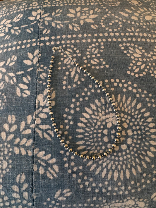 Patterned Pearl Necklace